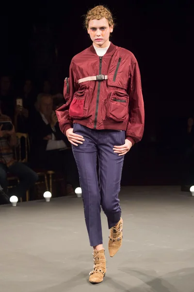 Look 15